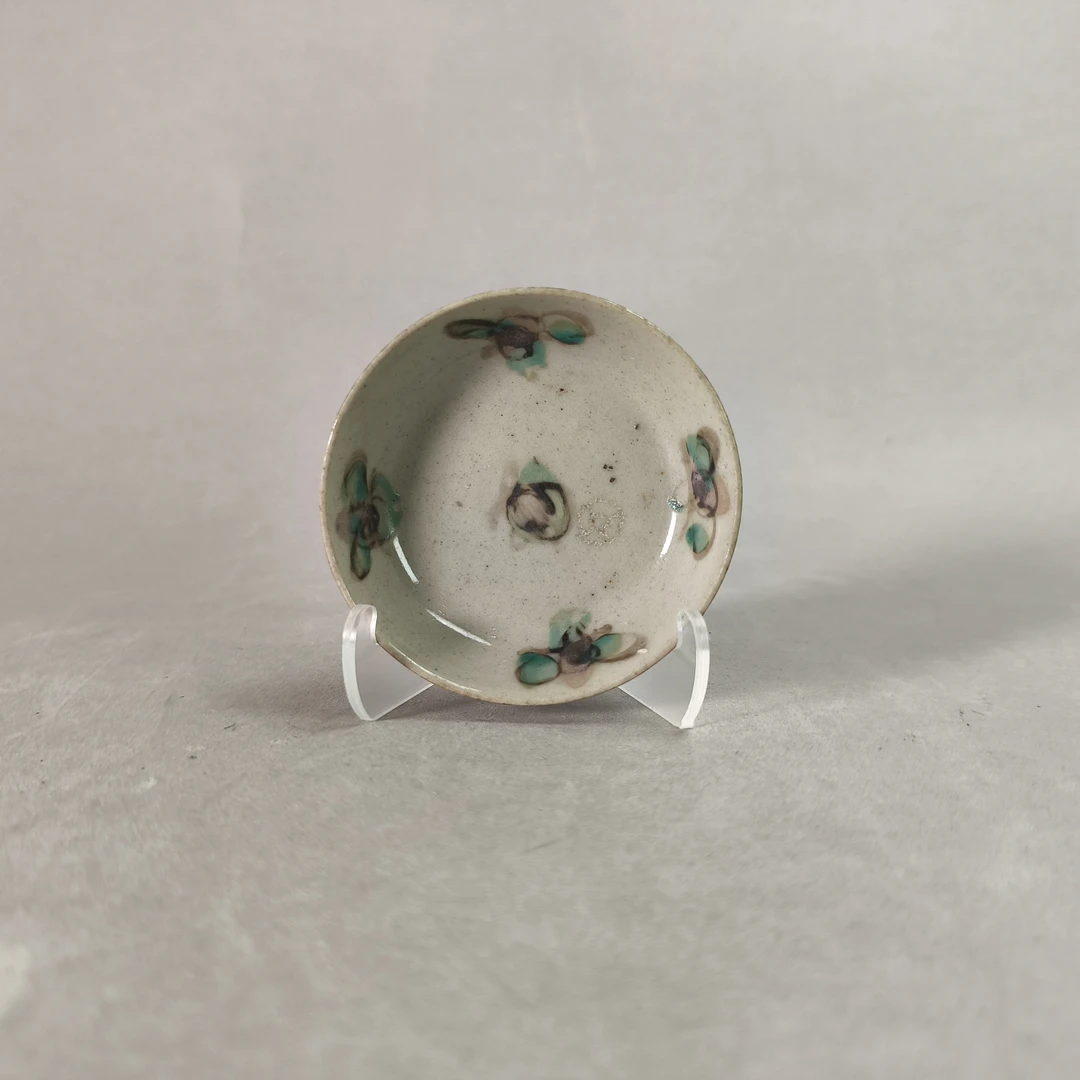 N012清晚期粉彩花卉纹小碟 直径7.5cm