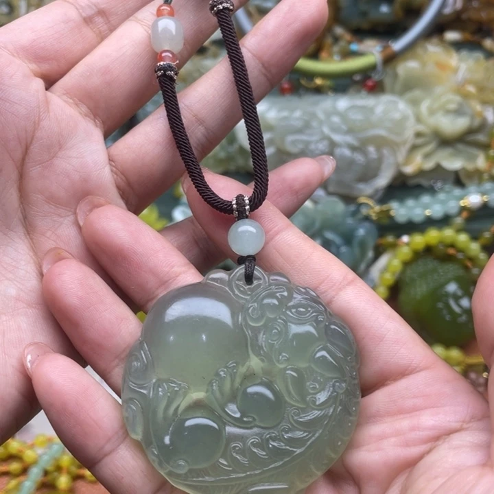 蛇纹石玉未镶嵌颈饰