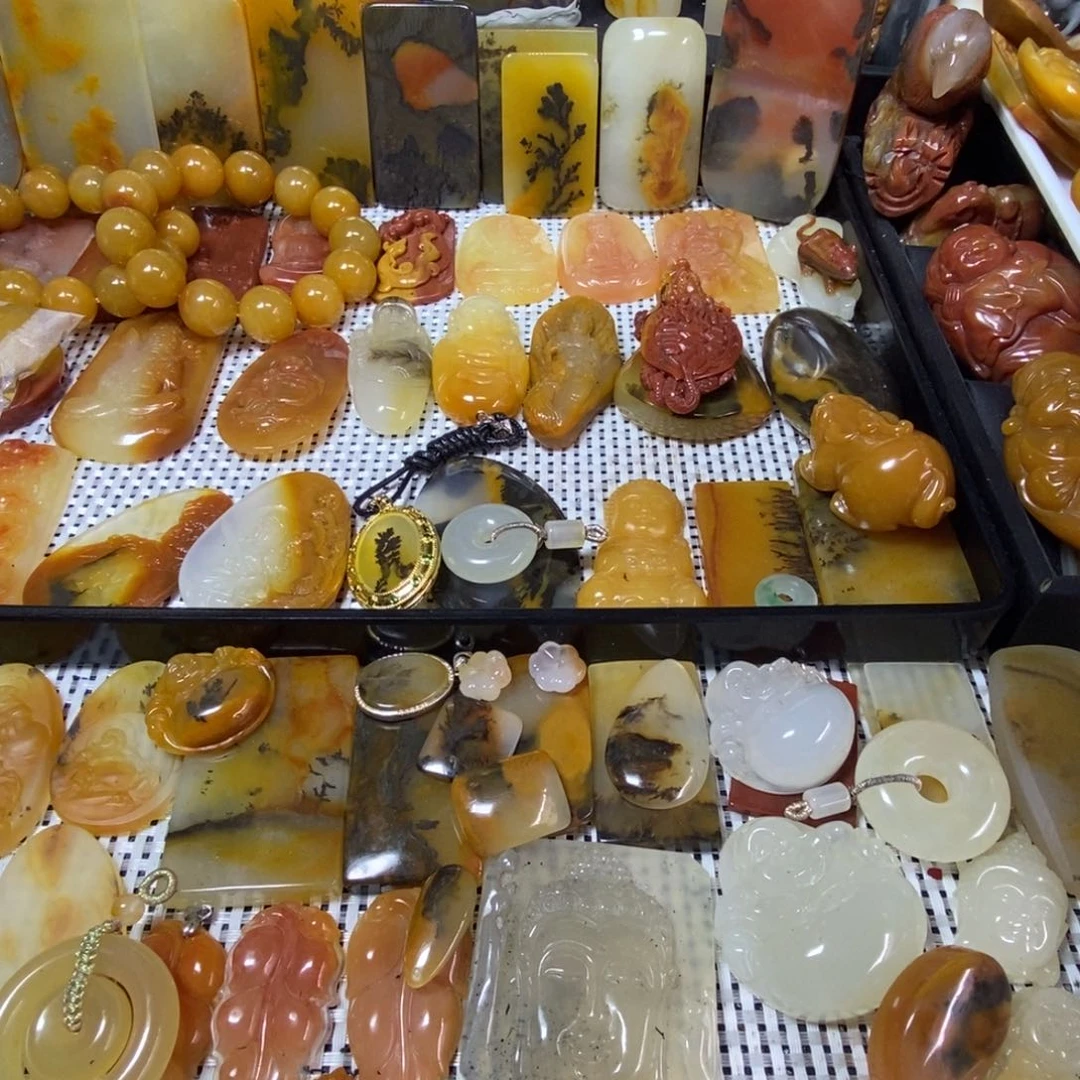 石英质玉（黄龙玉）合金吊坠