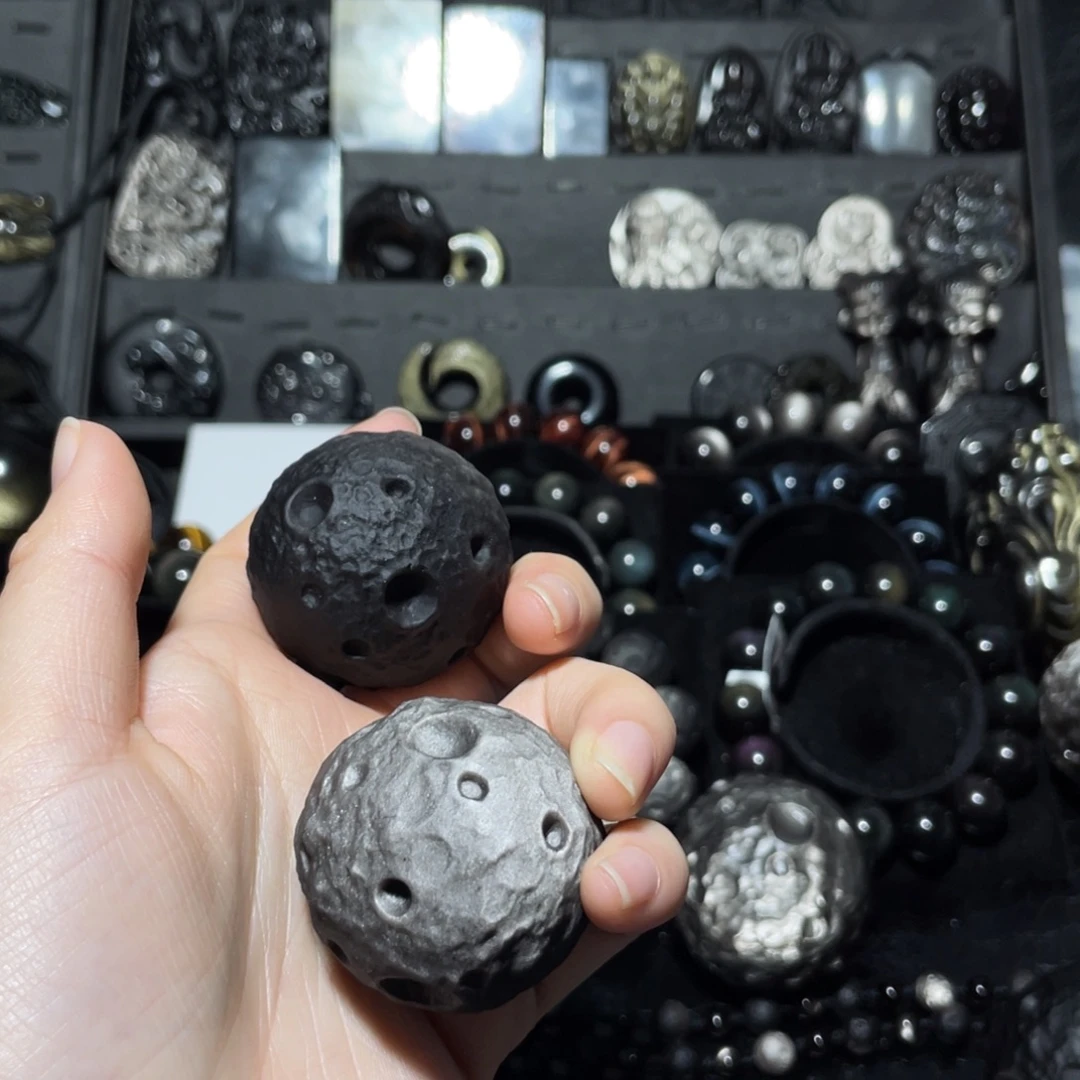 新***。黑曜岩未镶嵌珠宝奇石