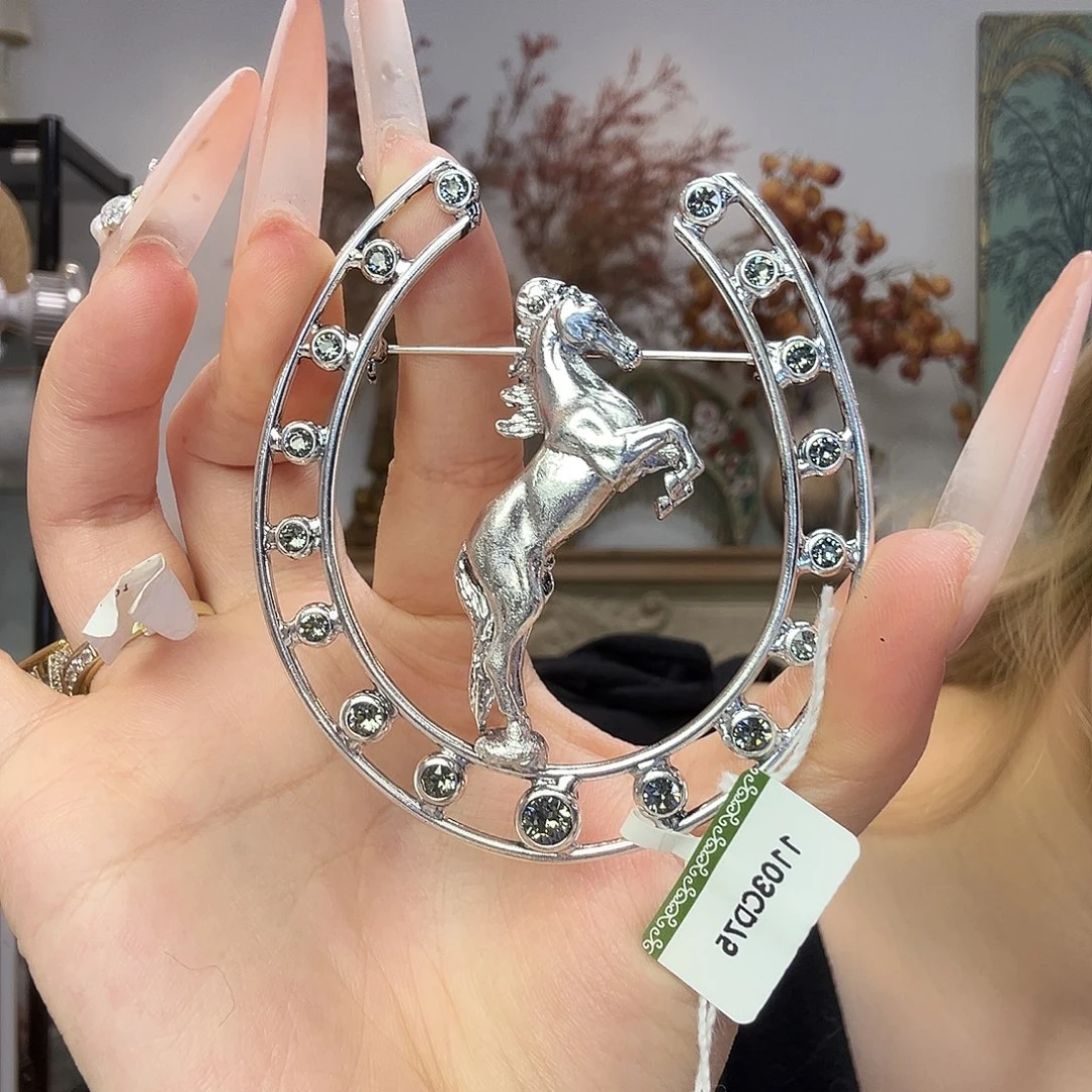 锆石铜合金马胸针