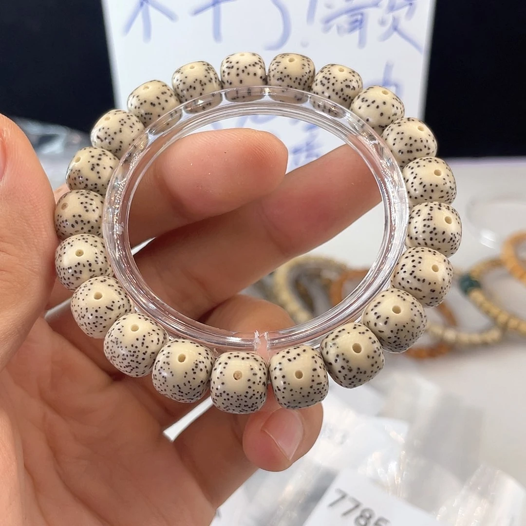 吊坠星月菩提7779