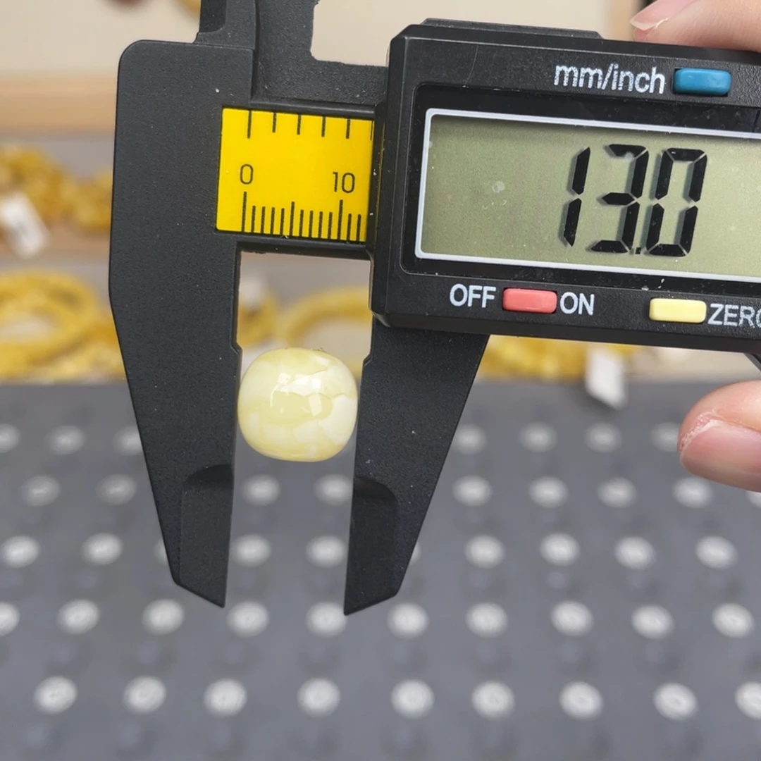 琥珀未镶嵌裸石87号