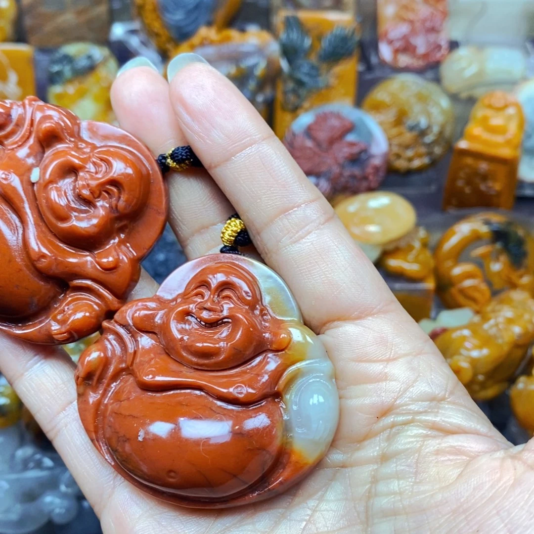未镶嵌石英质玉（黄龙玉）颈饰