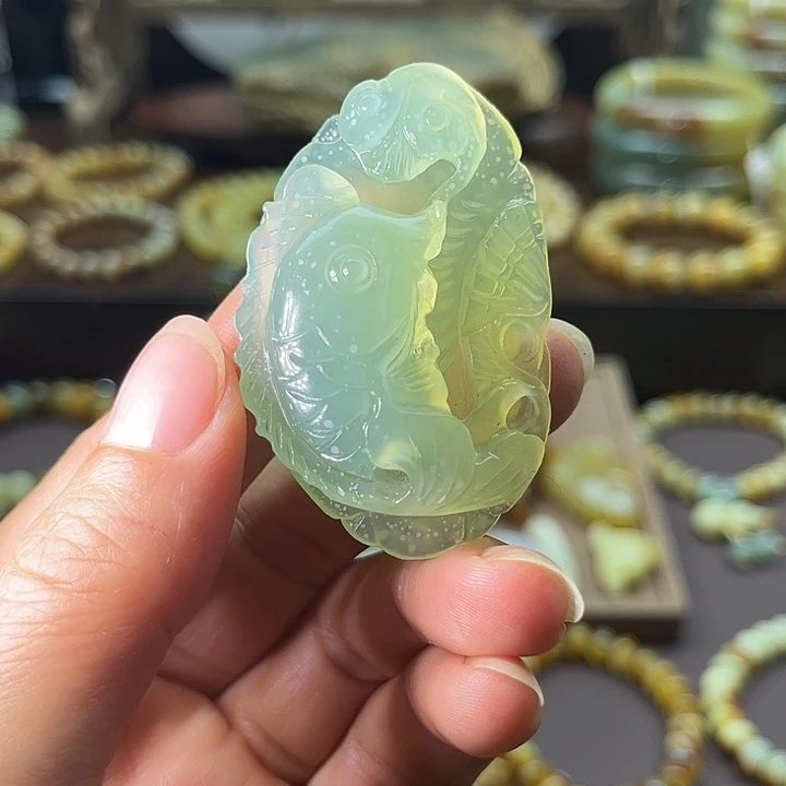 蛇纹石玉未镶嵌颈饰