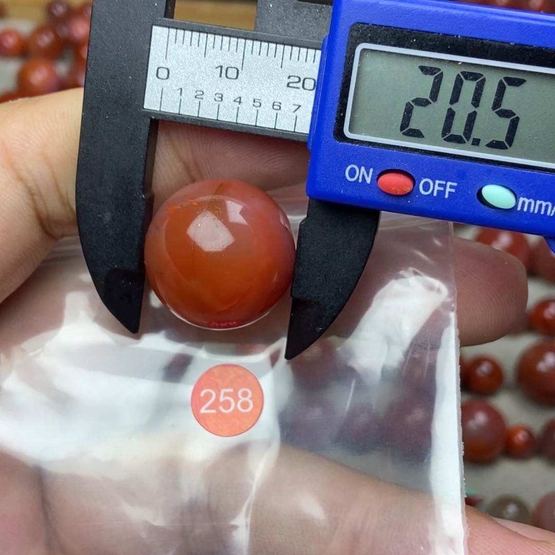 南红玛瑙未镶嵌有瑕疵