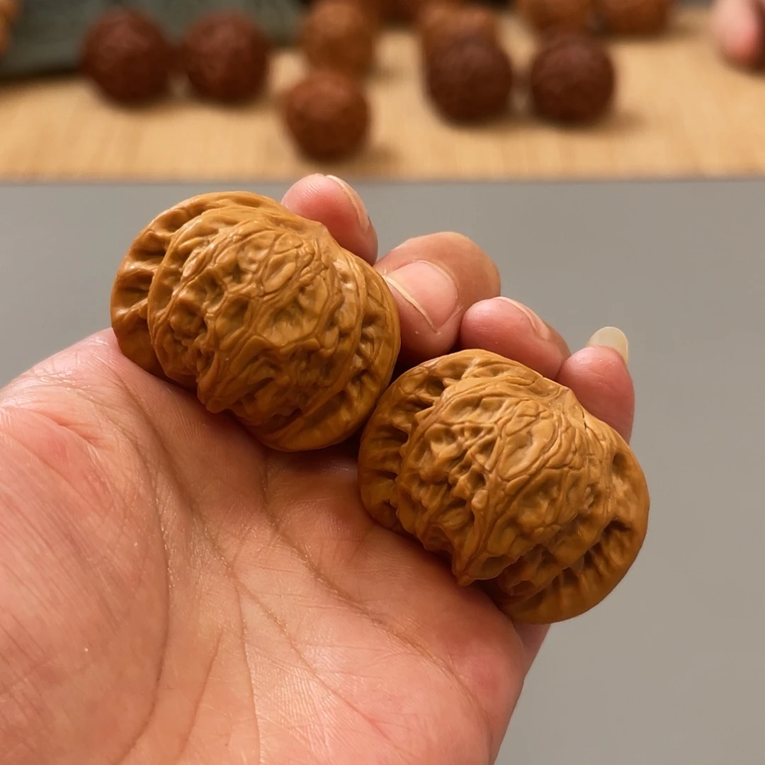 桃核把件40×37战鼓法老蛇XM3162