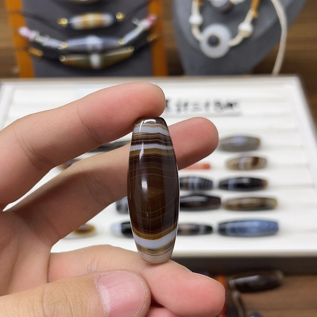 埃***子玛瑙/玉髓合金颈饰