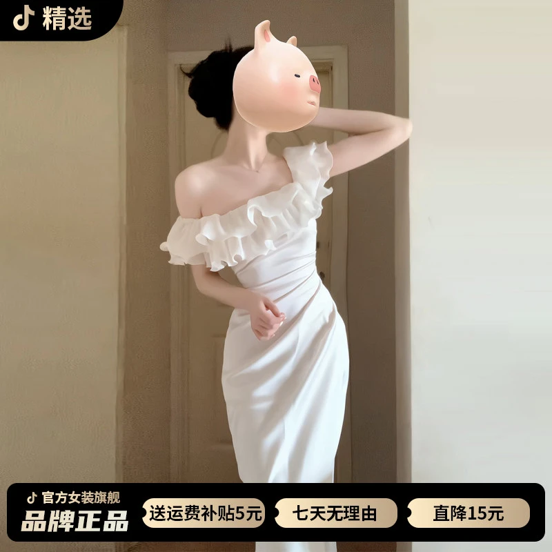 白色荷叶边一字肩连衣裙子女夏季2026新款纯欲风收腰包臀鱼尾长裙