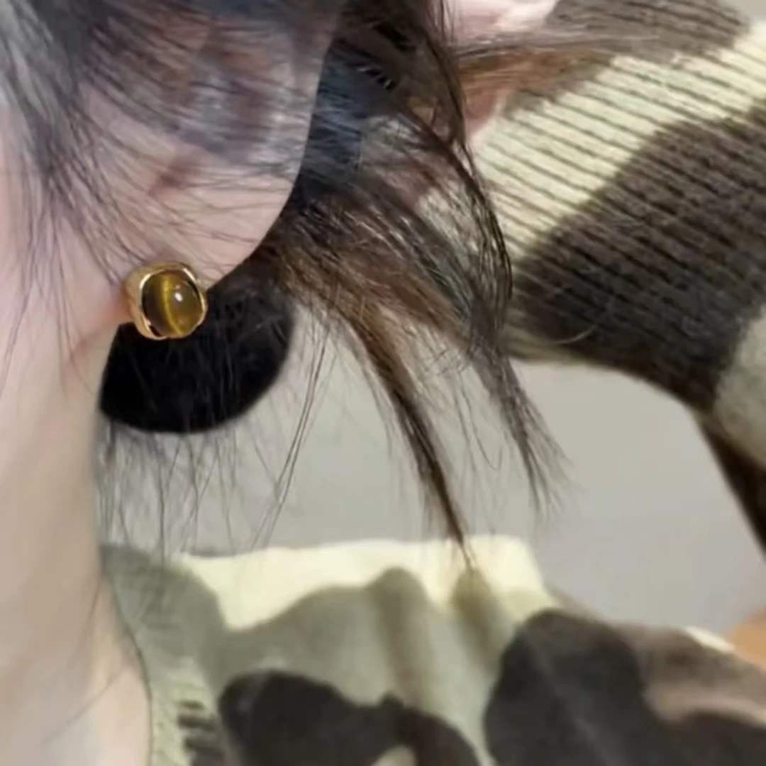 铜合金耳饰 复古港风几何虎眼石耳钉小巧精致秋冬2025新款爆款