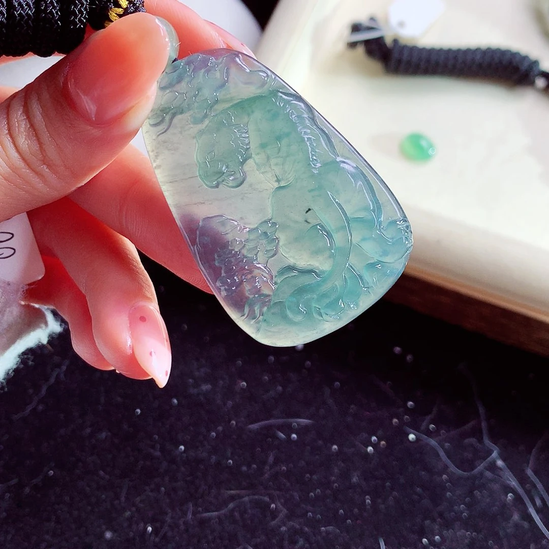 颈饰未镶嵌翡翠天然