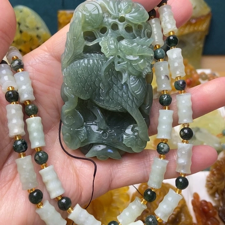 蛇纹石玉未镶嵌颈饰