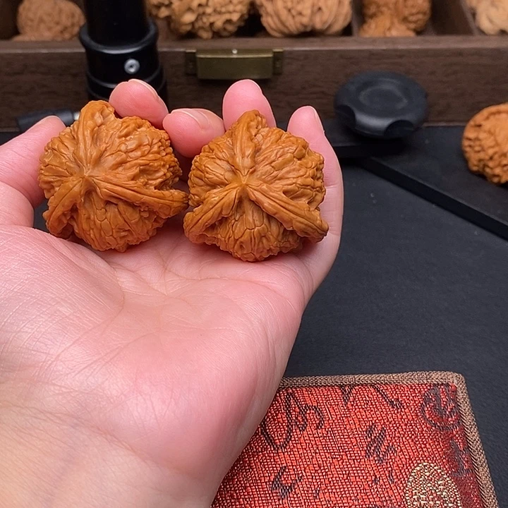 墨***白把件文玩核桃白奔