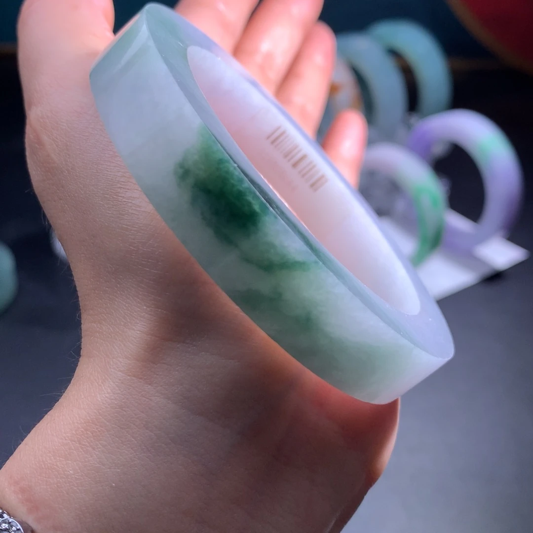 未镶嵌冰润飘花定制翡翠