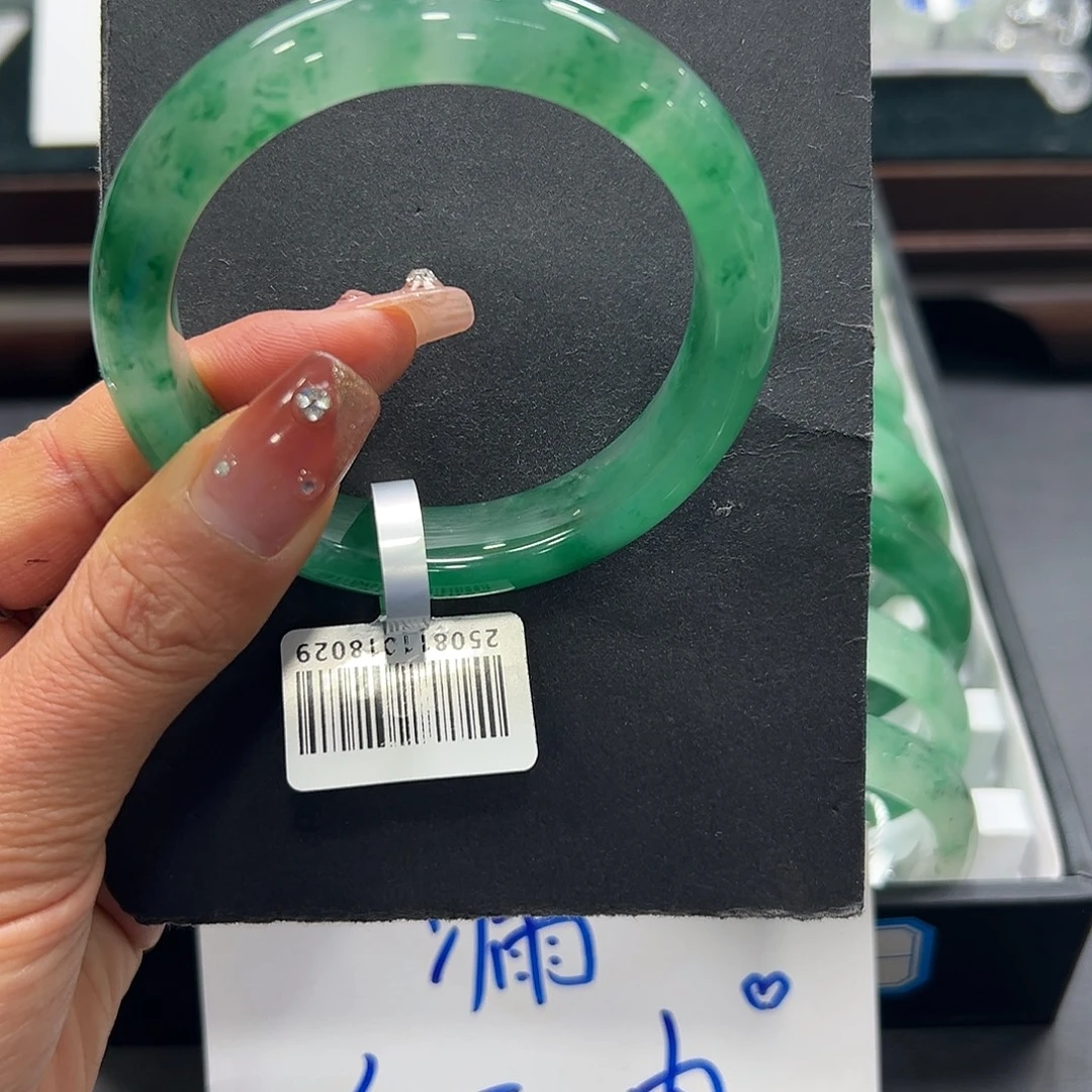 石英质玉（非洲翠）未镶嵌手镯