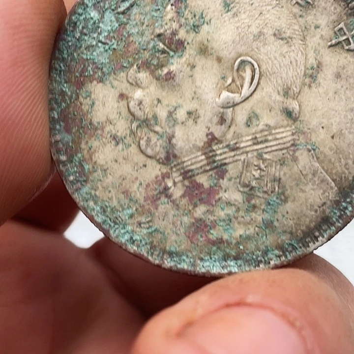 颈饰玻璃工艺品银币甘肃大头