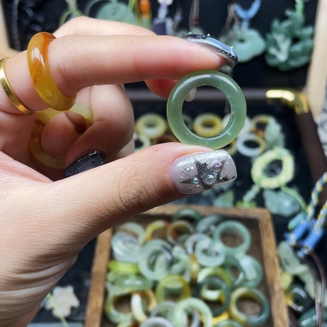 蛇纹石玉未镶嵌颈饰14.6