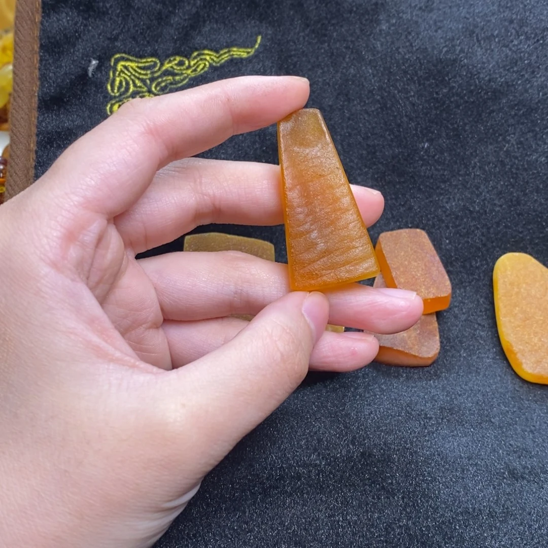 琥珀未镶嵌珠宝奇石