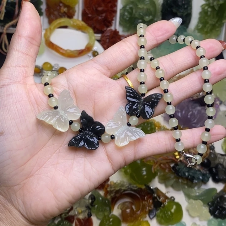 蛇纹石玉未镶嵌颈饰