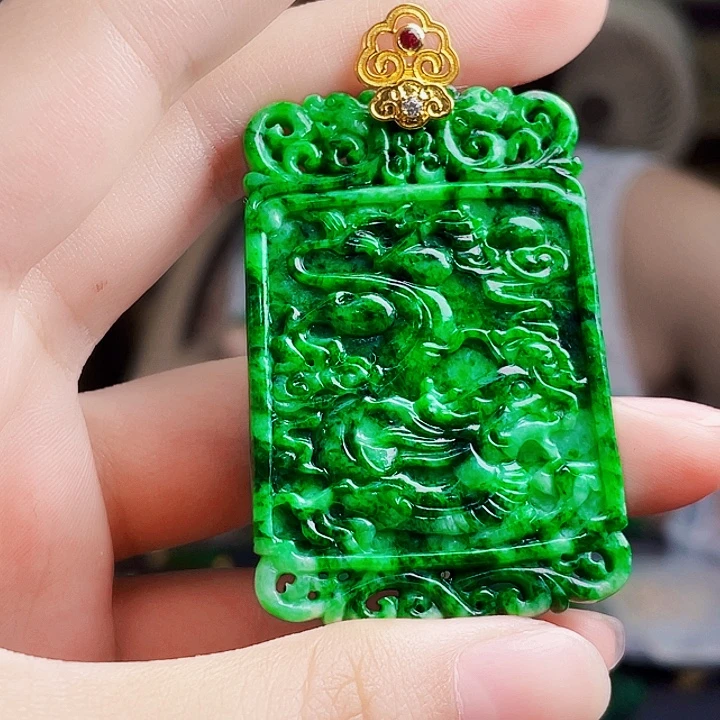 翡翠18K金镶嵌颈饰多样性