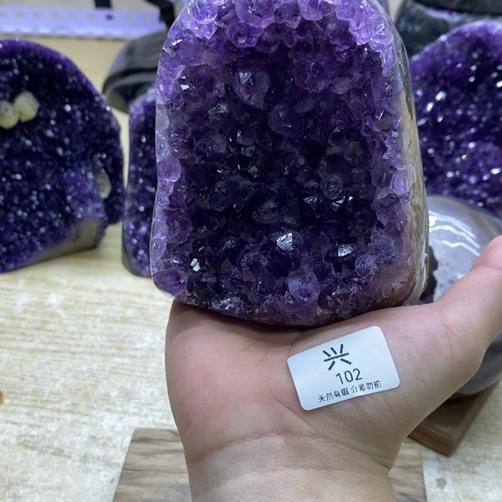 紫晶未镶嵌大型摆件（非配饰）