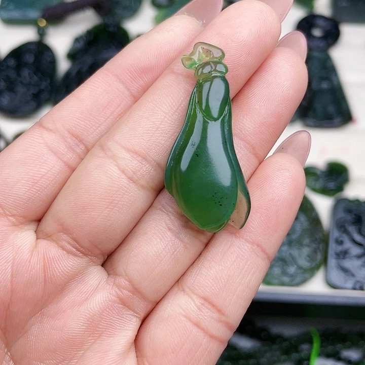 蛇纹石玉未镶嵌挂件泰山玉玉兰花