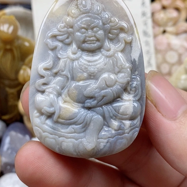 颈饰未镶嵌硅化珊瑚（珊瑚玉）