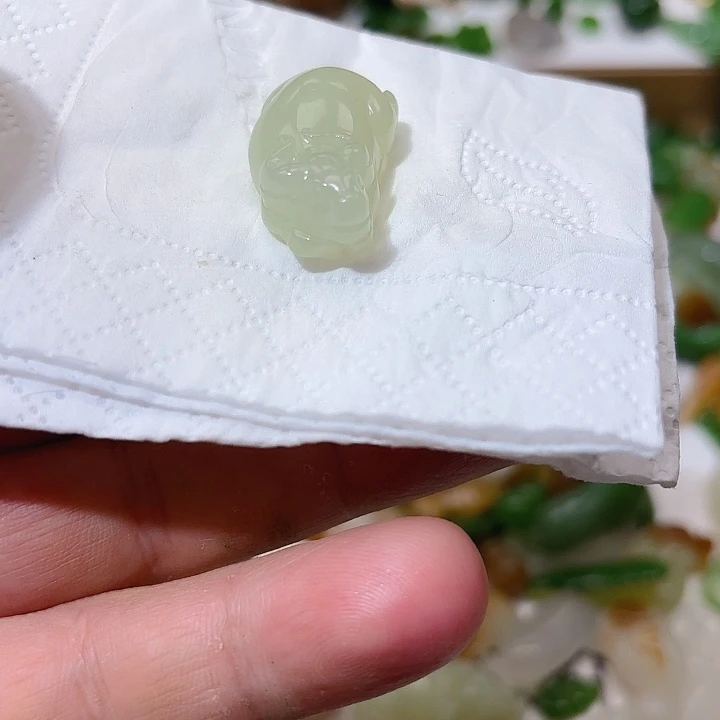 颈饰未镶嵌和田玉（青白玉）