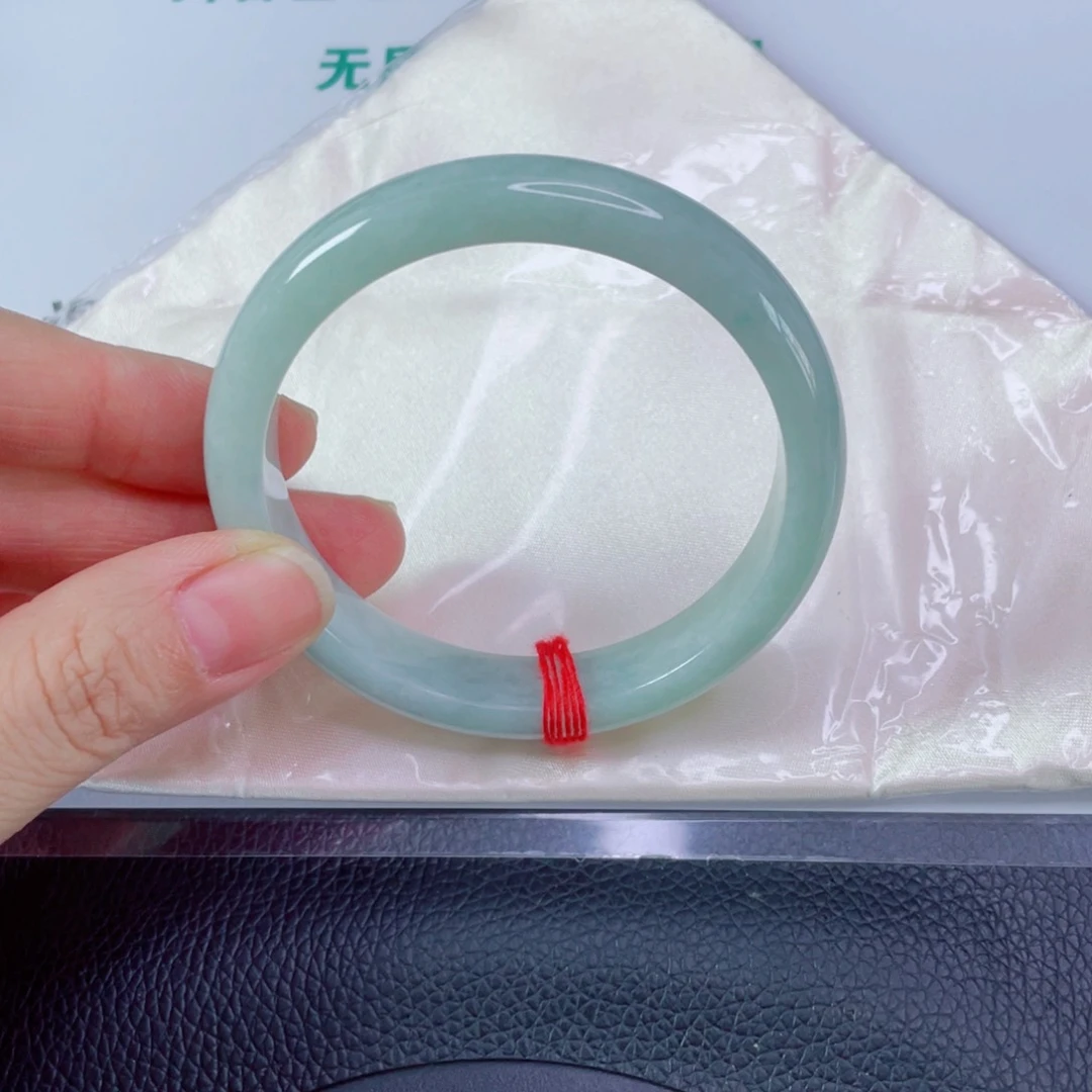 翡翠手镯未镶嵌岁**好天然