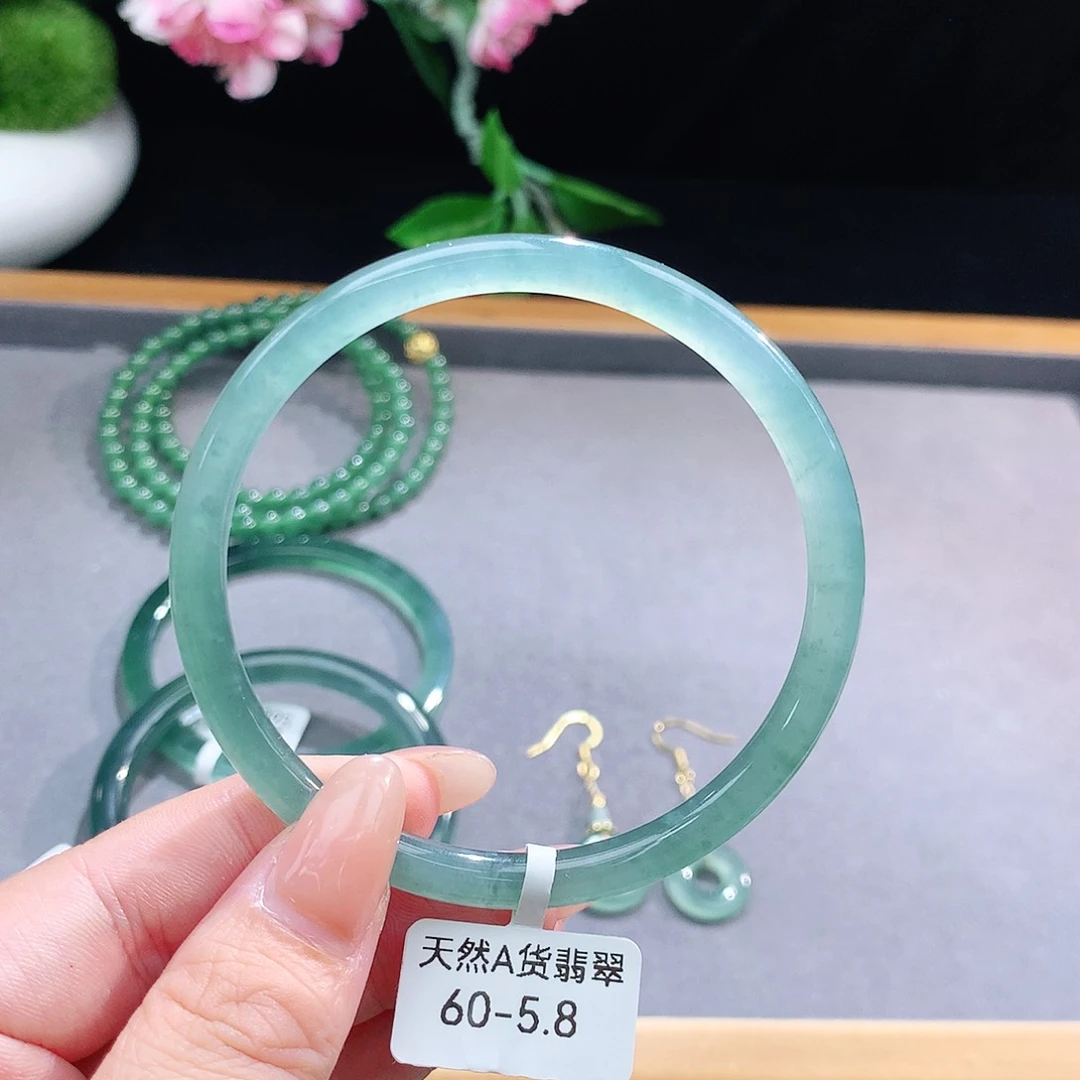 未镶嵌手镯（圆镯）翡翠