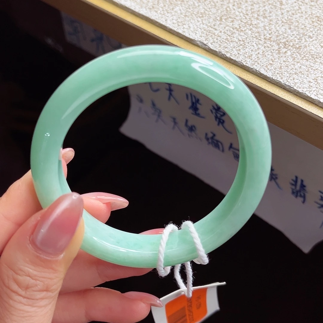 翡翠未镶嵌手镯手镯