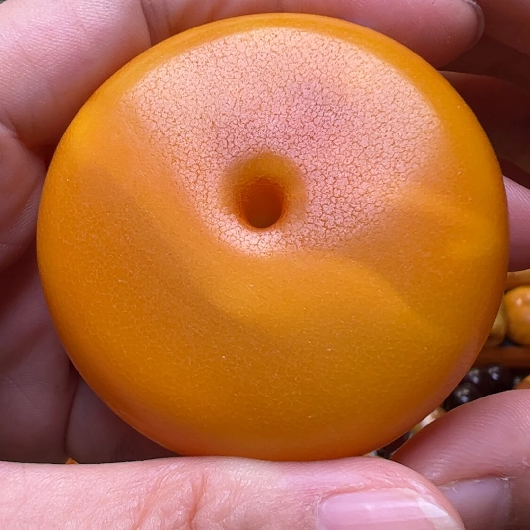 蜜蜡未镶嵌裸石扣子