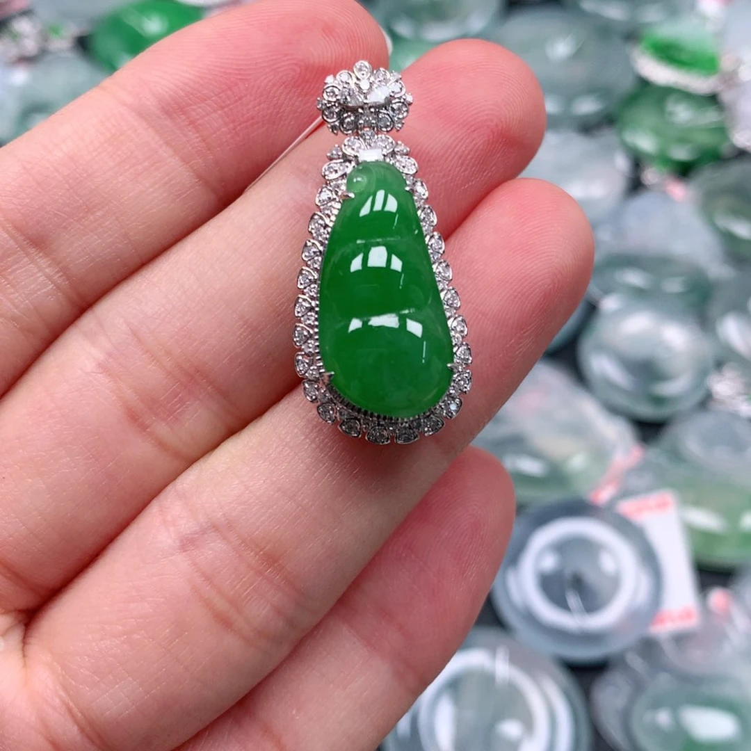颈饰18K金镶嵌翡翠天然翡翠