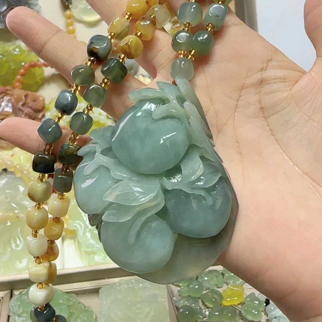 未镶嵌蛇纹石玉吊坠