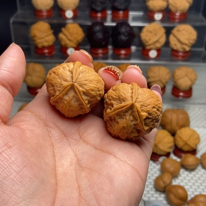 文玩核桃把件小三棱29