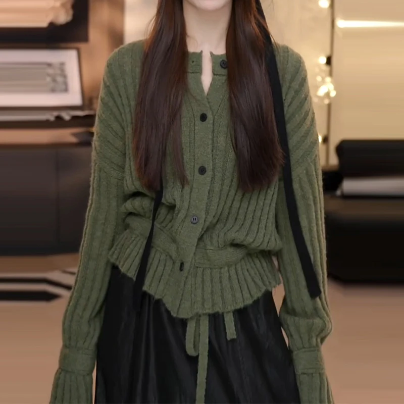 韩版气质洋气圆领单排扣针织衫女2025冬季新款宽松显瘦减龄上衣潮