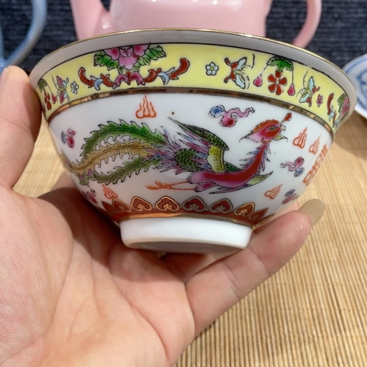 粉彩手绘龙纹一个