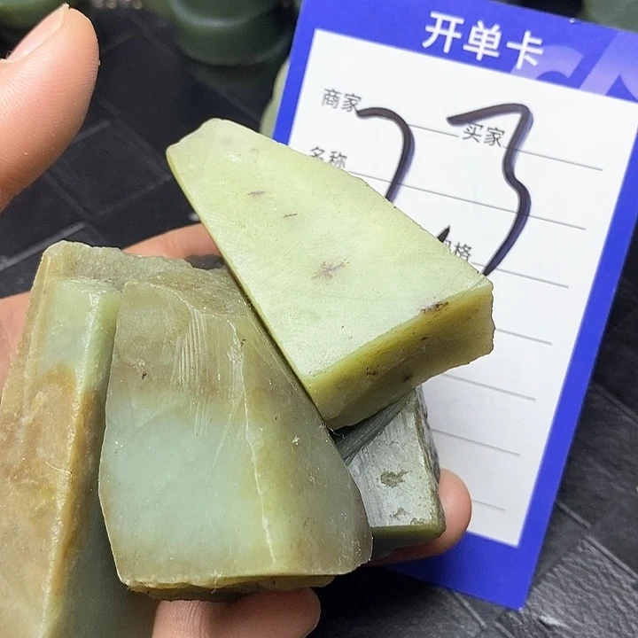 和田玉毛料未镶嵌