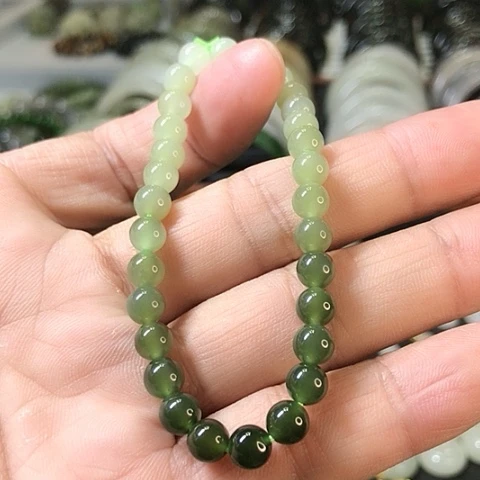和田玉未镶嵌颈饰菠*