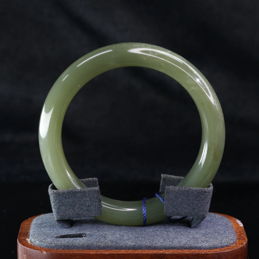 5和田玉湖水绿手镯58圈/900299保利厦门拍卖