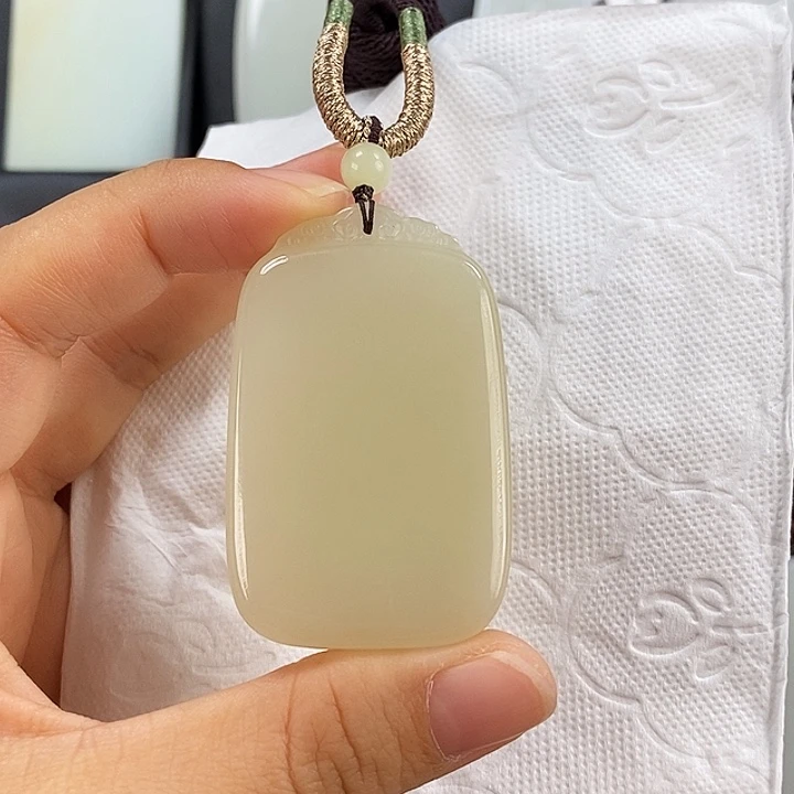 哦***西和田玉未镶嵌颈饰