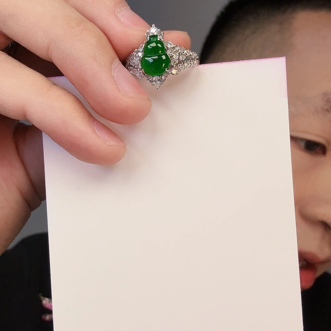 翡翠颈饰未镶嵌一件