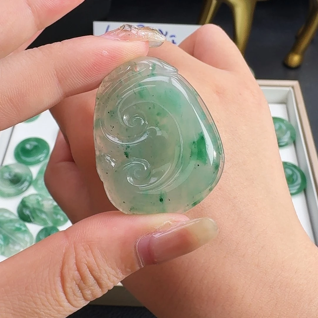 石英质玉未镶嵌颈饰