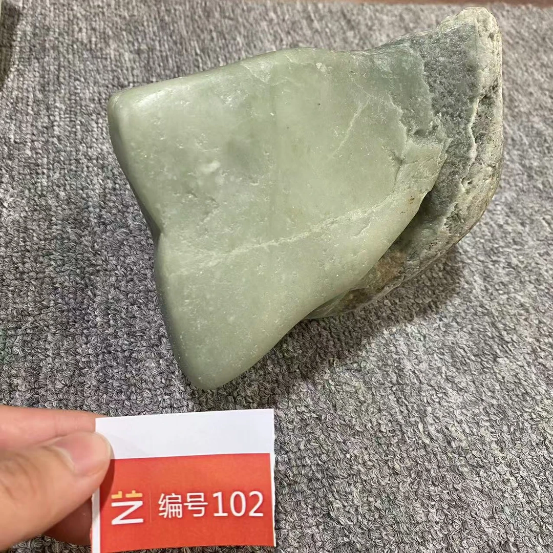 新疆玉料原石发一件编号102