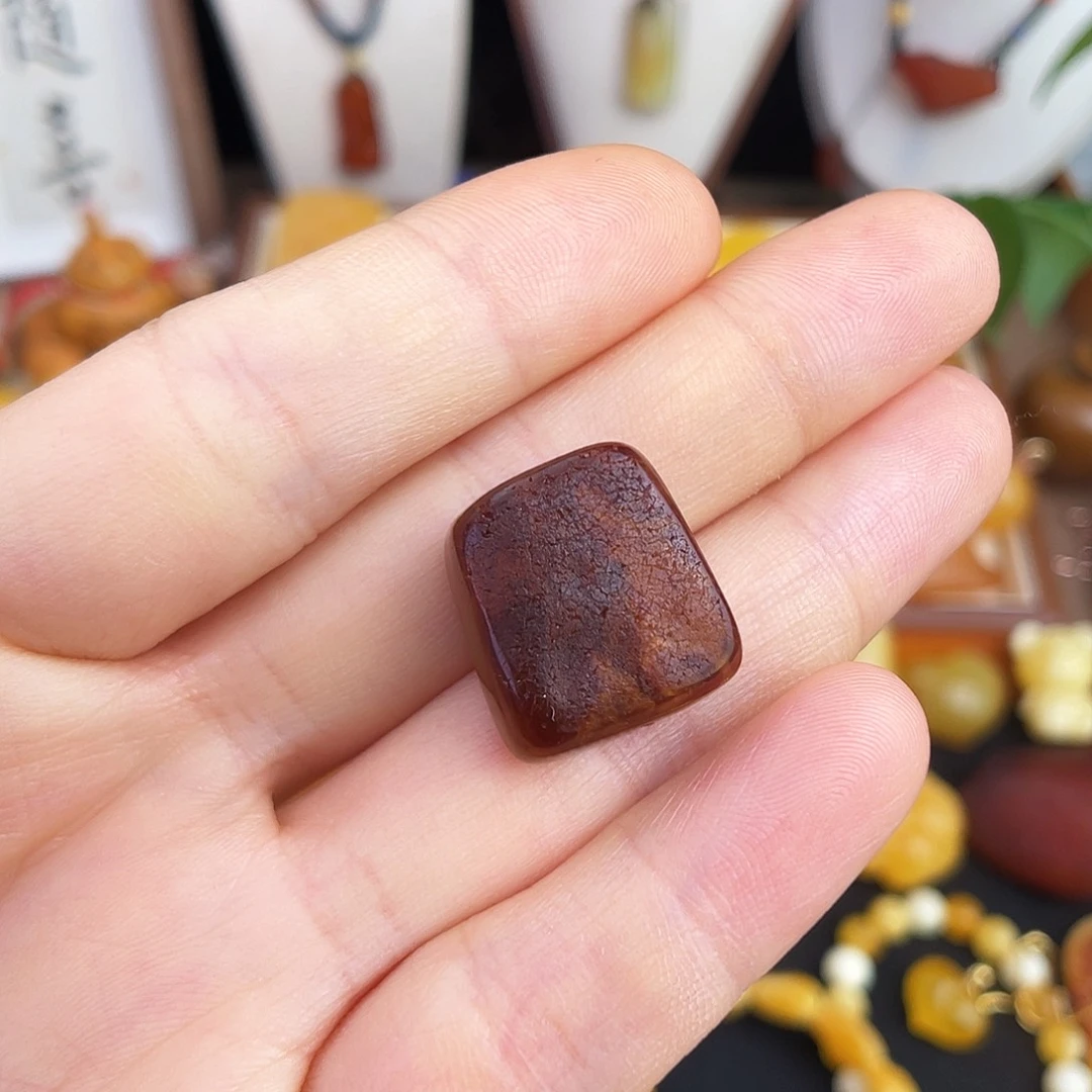 未镶嵌琥珀珠宝奇石
