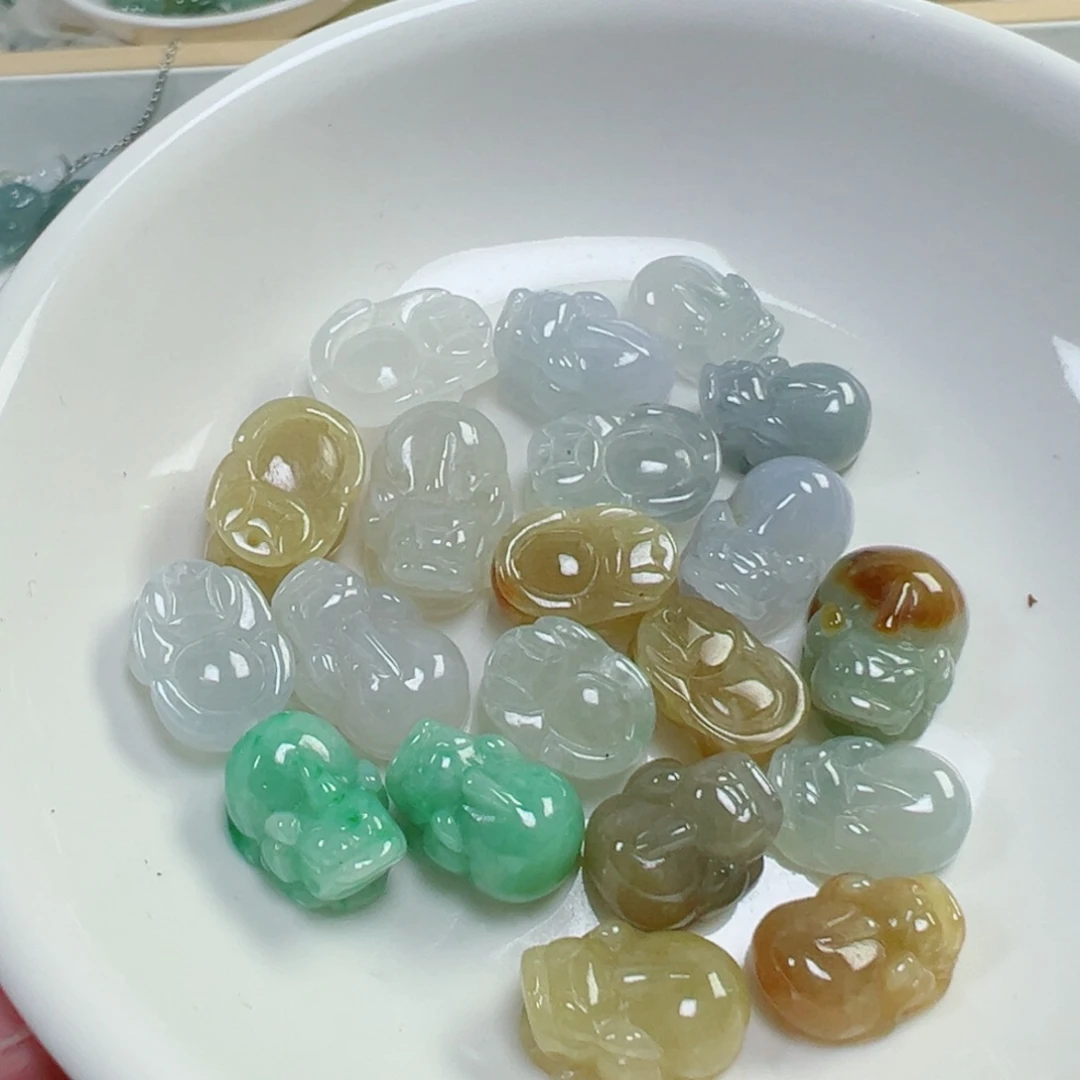 翡翠散珠大貔貅一个