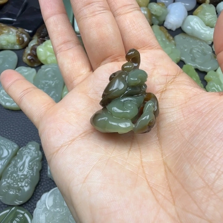 和田玉未镶嵌颈饰