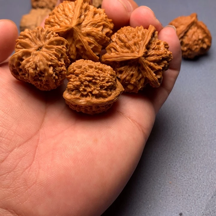 未***欺文玩核桃吊坠三棱