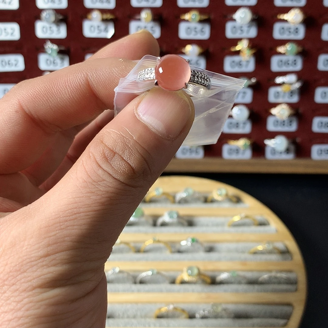 丫***'翡翠未镶嵌戒指920