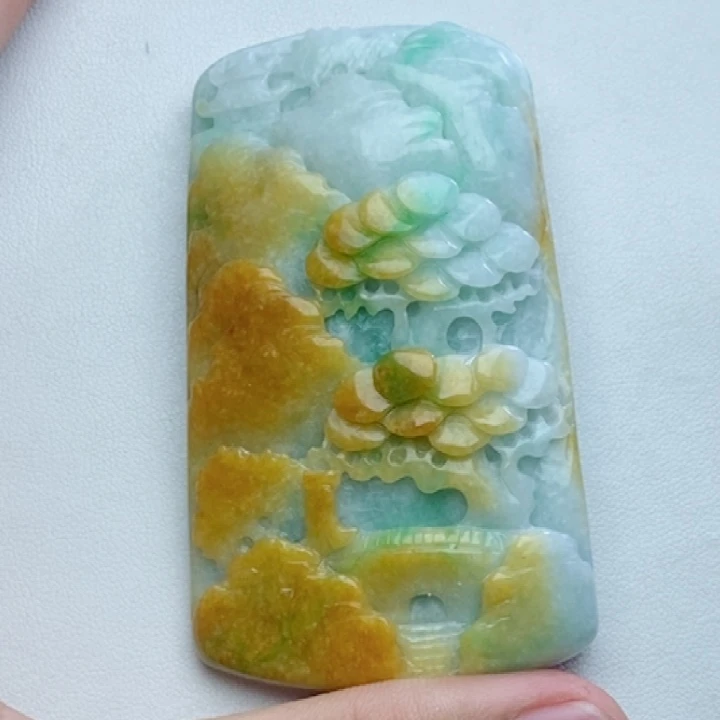 翡翠未镶嵌颈饰山水